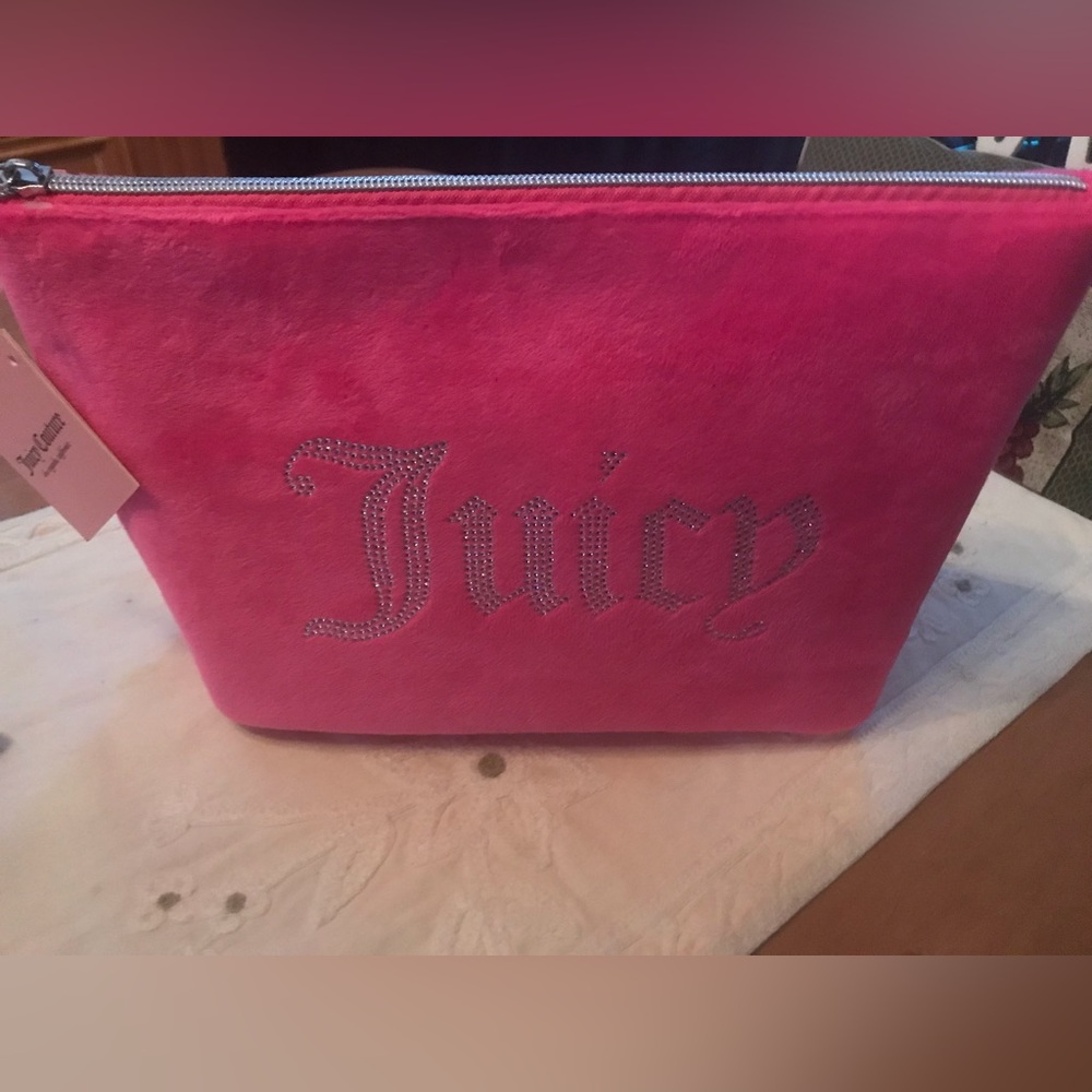 JUICY COUTURE MAKE UP BAG HOT PINK VELVET 15X8X4.5 NWT
